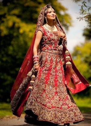 Feel superb with this maroon designer bridal lehenga