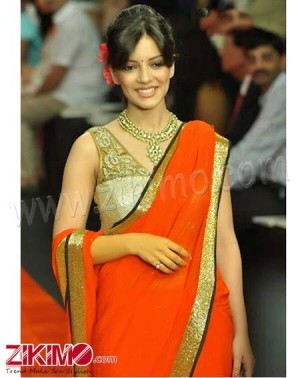 Ishita Sharma orange saree