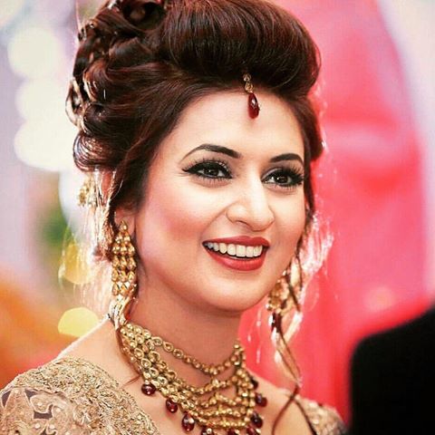 Divyanka tripathi bridal clearance look